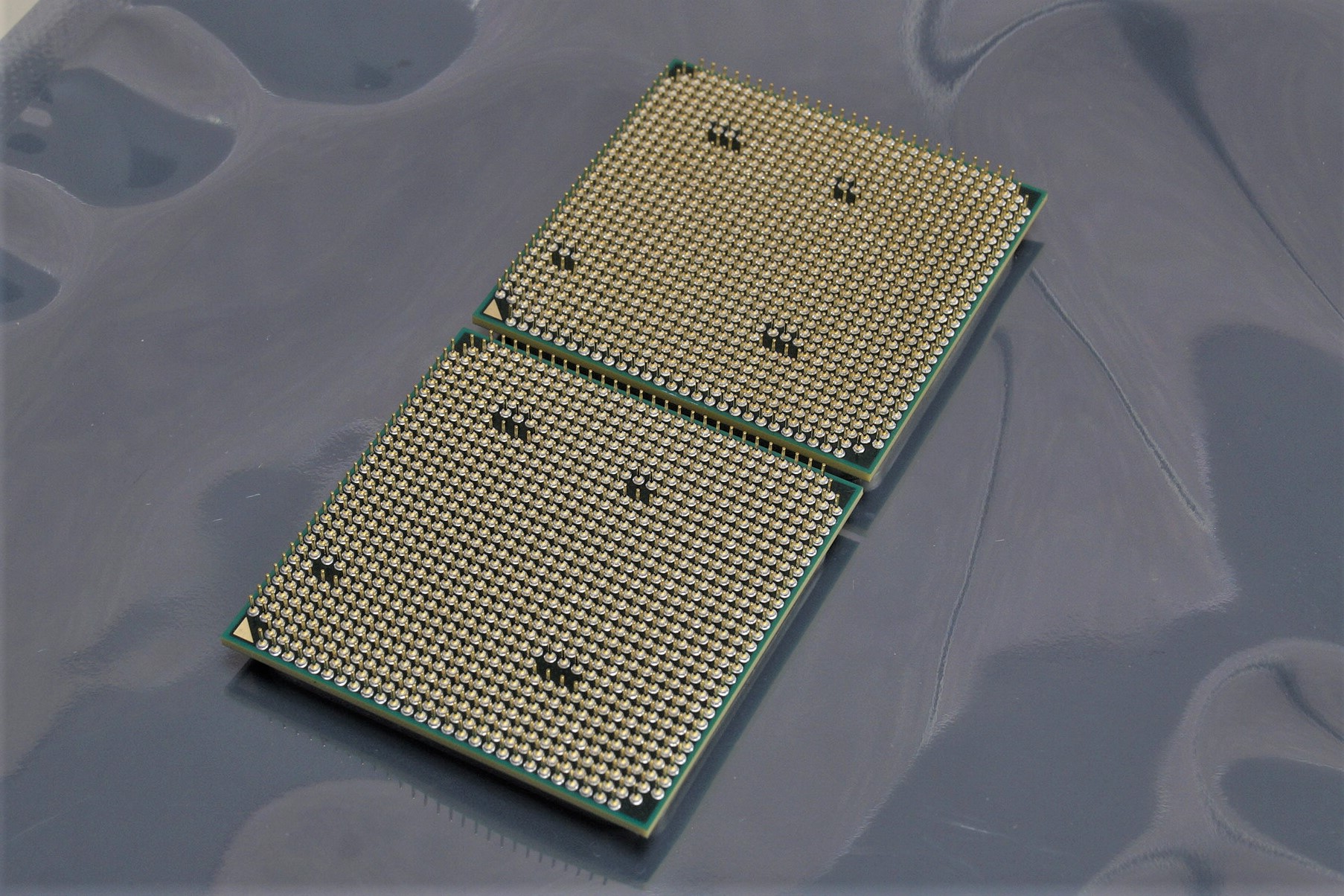 2x AMD Athlon II X4 605E Quad-Core AD605EHDK42GM CPU 667 MHz 2.3 GHz Socket AM3