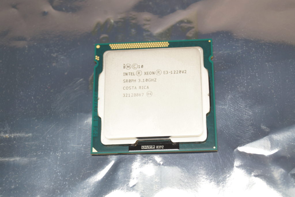 2x AMD Athlon II X4 605E Quad-Core AD605EHDK42GM CPU 667 MHz 2.3 GHz Socket AM3